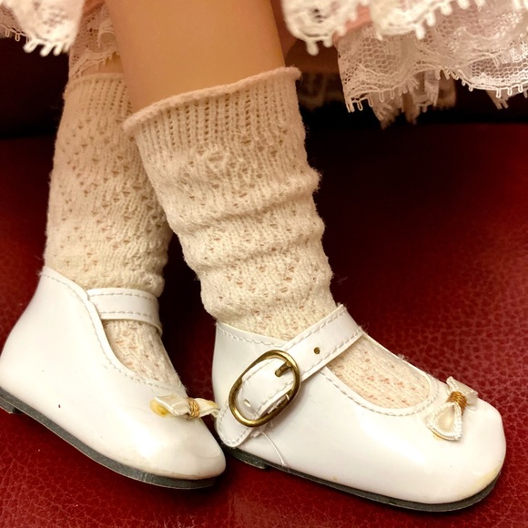 DOLL MOMENTS TREASURED Porcelain Doll #11/2000 Handcrafted "LUCY" 1901 /2000 - Picture 5 of 15